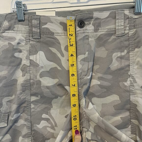 Style & Co Women's Cargo Shorts Camo Size 12 Gray Zipper Pockets High Rise NWT - Picture 10 of 16
